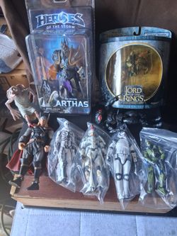 FIGURES  2 NEVER BEEN OPEN , Fortnite Skull Trooper , plus 1 more ,Halo Chief, Scorpion Tail strike ,Thor ,Dobby ,More