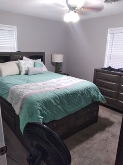Queen Bedroom Set