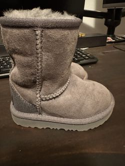 Like New 6c Uggs