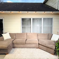 High-Quality Sectional Sofa – Neutral Color