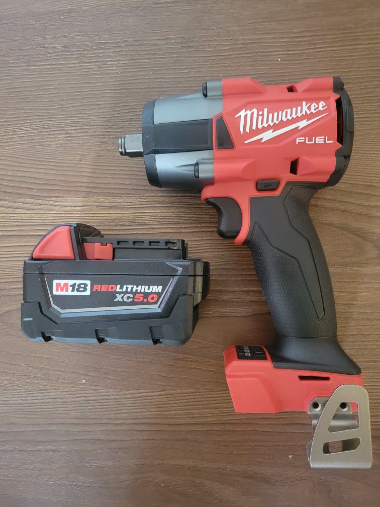 $419value FREE XC5.0 BATTERY! Milwaukee M18 FUEL 1/2" Mid Torque Impact Wrench! 