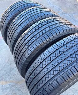 235 65 18 Michelin Tires Con 80% de Vida Las 4