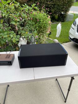 DEFINITIVE TECHNOLOGY CENTER CHANNEL SPEAKER .