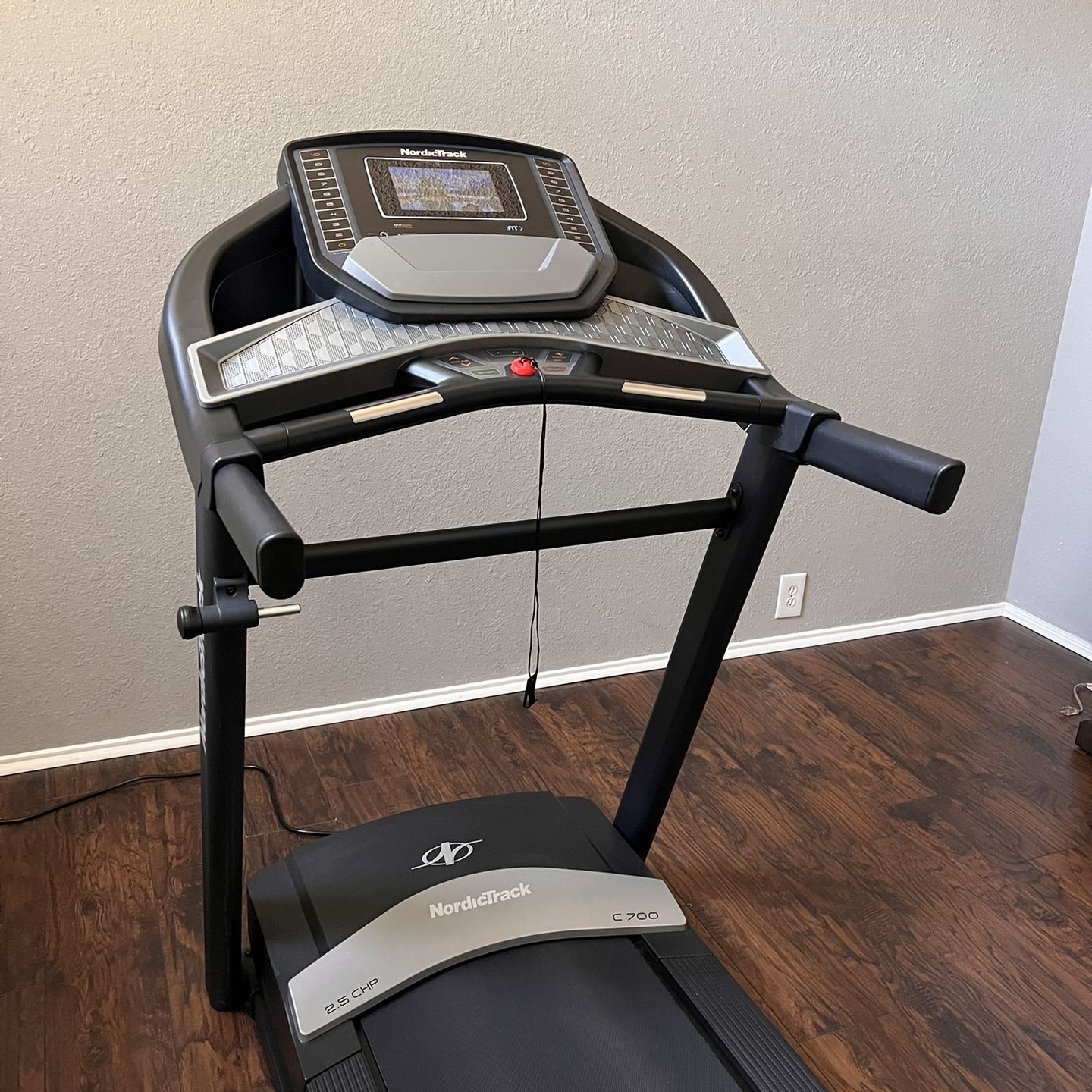 Nordic track c online 700 treadmill