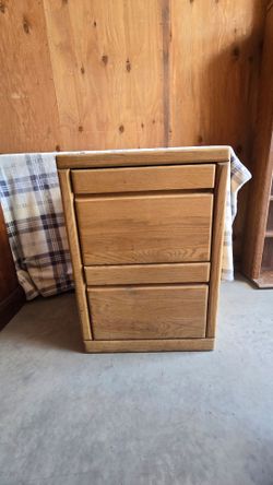 🪵 Wooden Nightstand / 2-Drawer Cabinet
