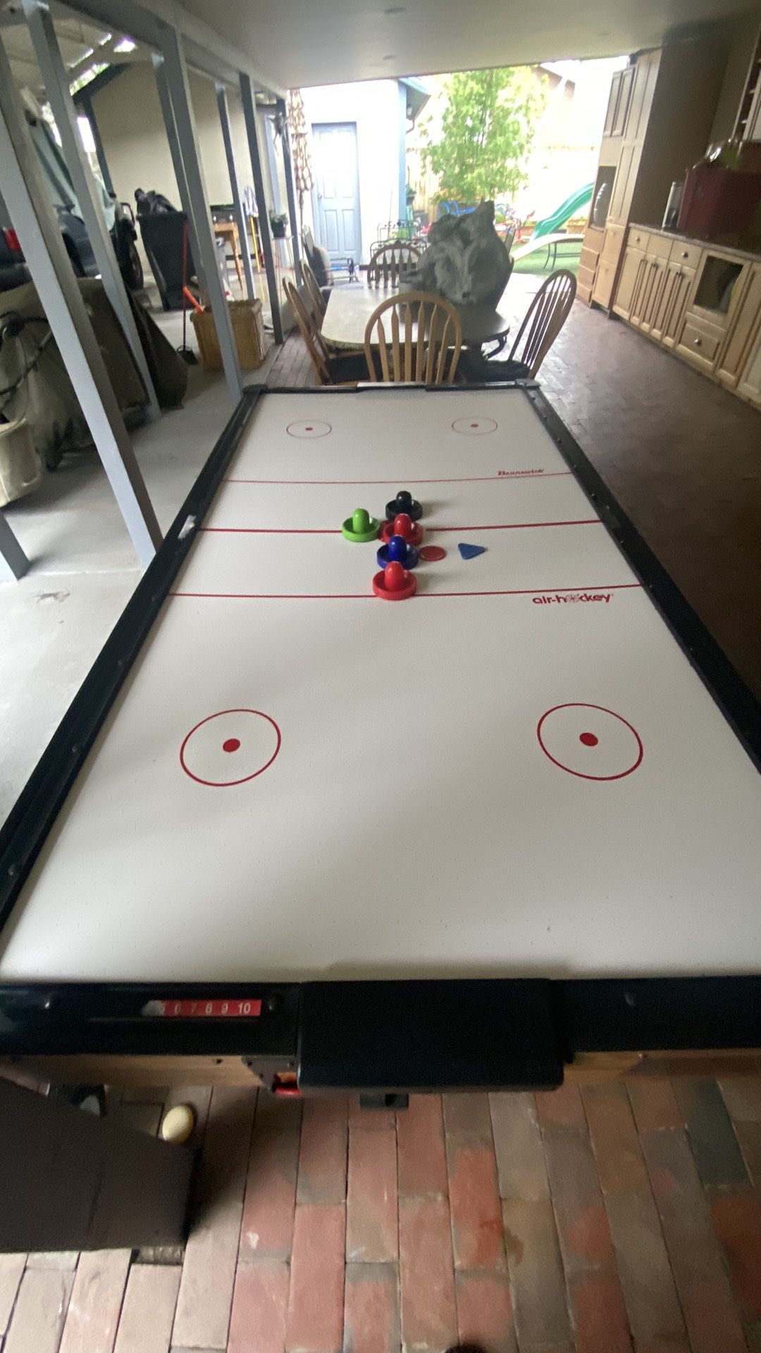 Air hockey table