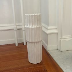 CB2 Furrow Pillar Holder