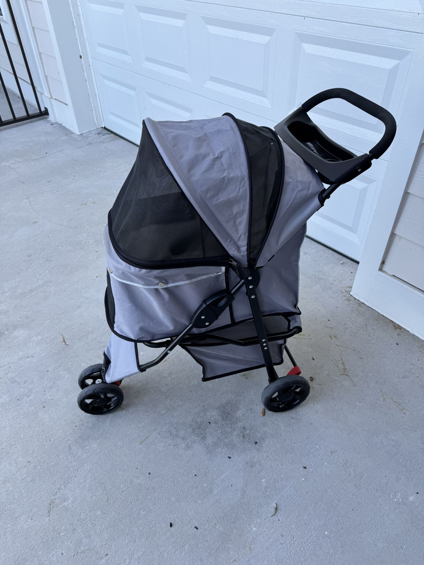 Pet Stroller – Foldable & Easy to Use – Great Condition! 🐶🐱