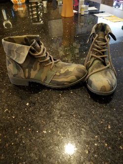 Camo Shoes/Boots size 7 Brand New