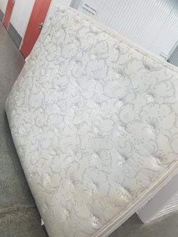 Queen size mattress and box spring