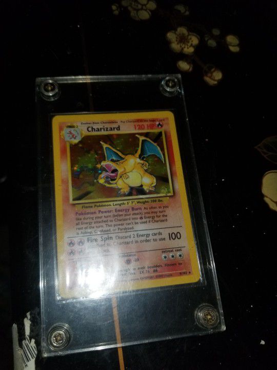 1995 Pokemon holographic Charizard Card