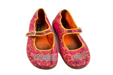 Chocolaticas Shoes Size 6 PEACE Print