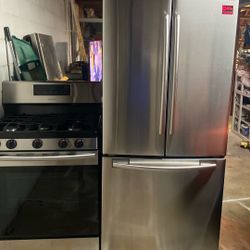 Samsung matching set gas stove, refrigerator icemaker at the bottom everything worked great
