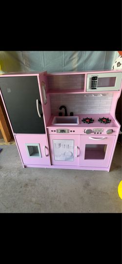 Play kitchen set. $45  NEW CONDITION