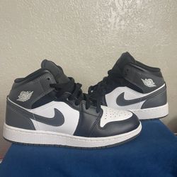 jordan 1 mid black white iron grey