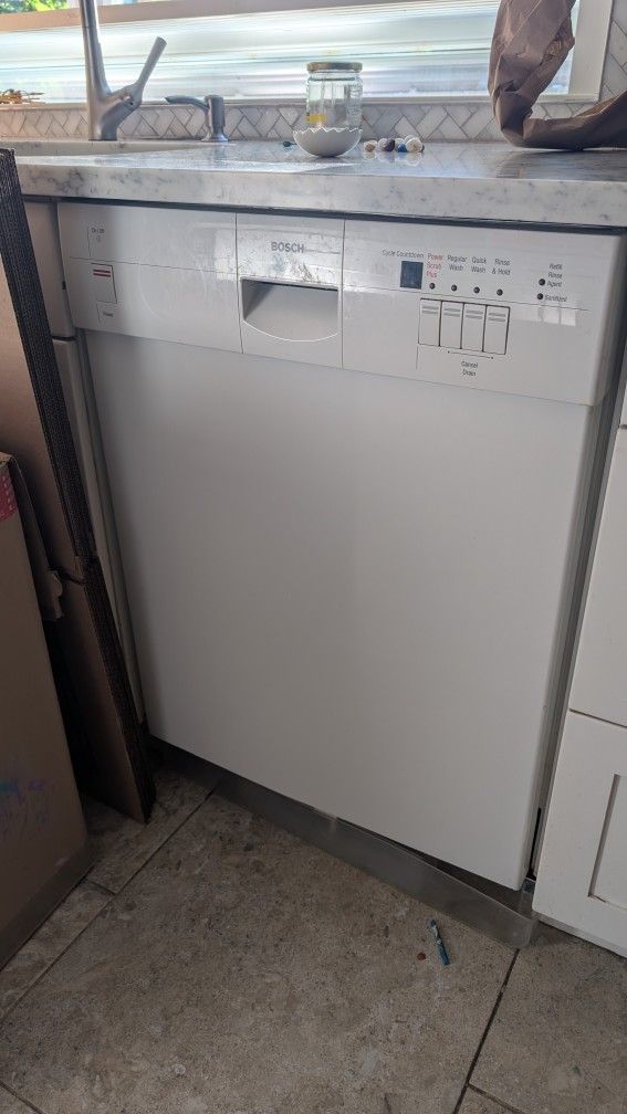 Bosch Dishwasher - Works Great