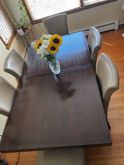 Dining Table & 6 Chairs
