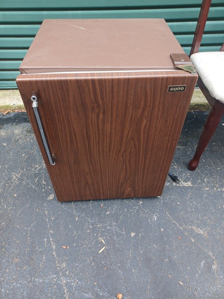 Sanyo Mini Fridge