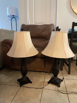 2 table lamps