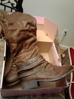 New women boots 8.5