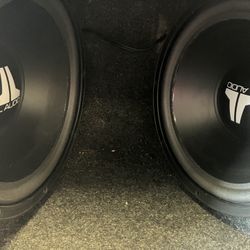 Pair of JL Audio W3 D4 12" Subwoofers in Rockford Fosgate box  
