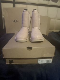 Ugg Botas. Size #. 5. $ 70