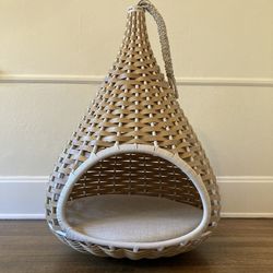 Luxury DEDON Nest Pet Bed – New Open Box