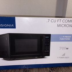 INSIGNIA .7 CU FT COMPACT MICROWAVE ($150)