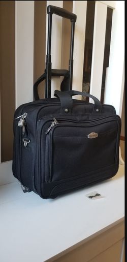 RICARDO Beverly Hills Carry On Travel Overnight Roller Bag