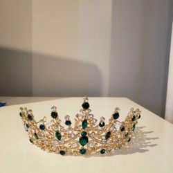 Emerald green crown