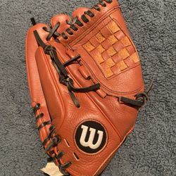 Wilson Left Handed Baseball Glove Youth