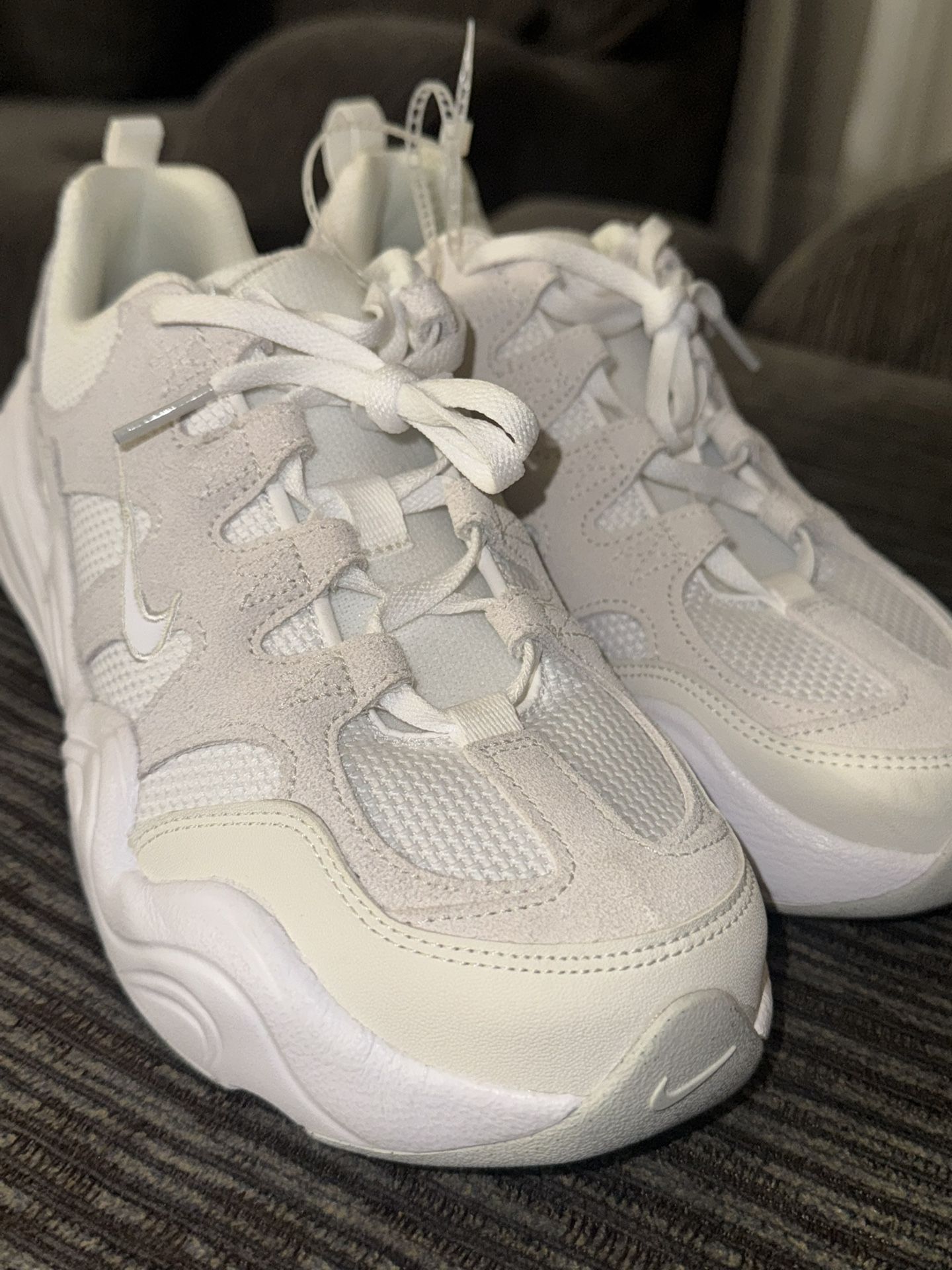 New Women’s Nike Shoes Size8