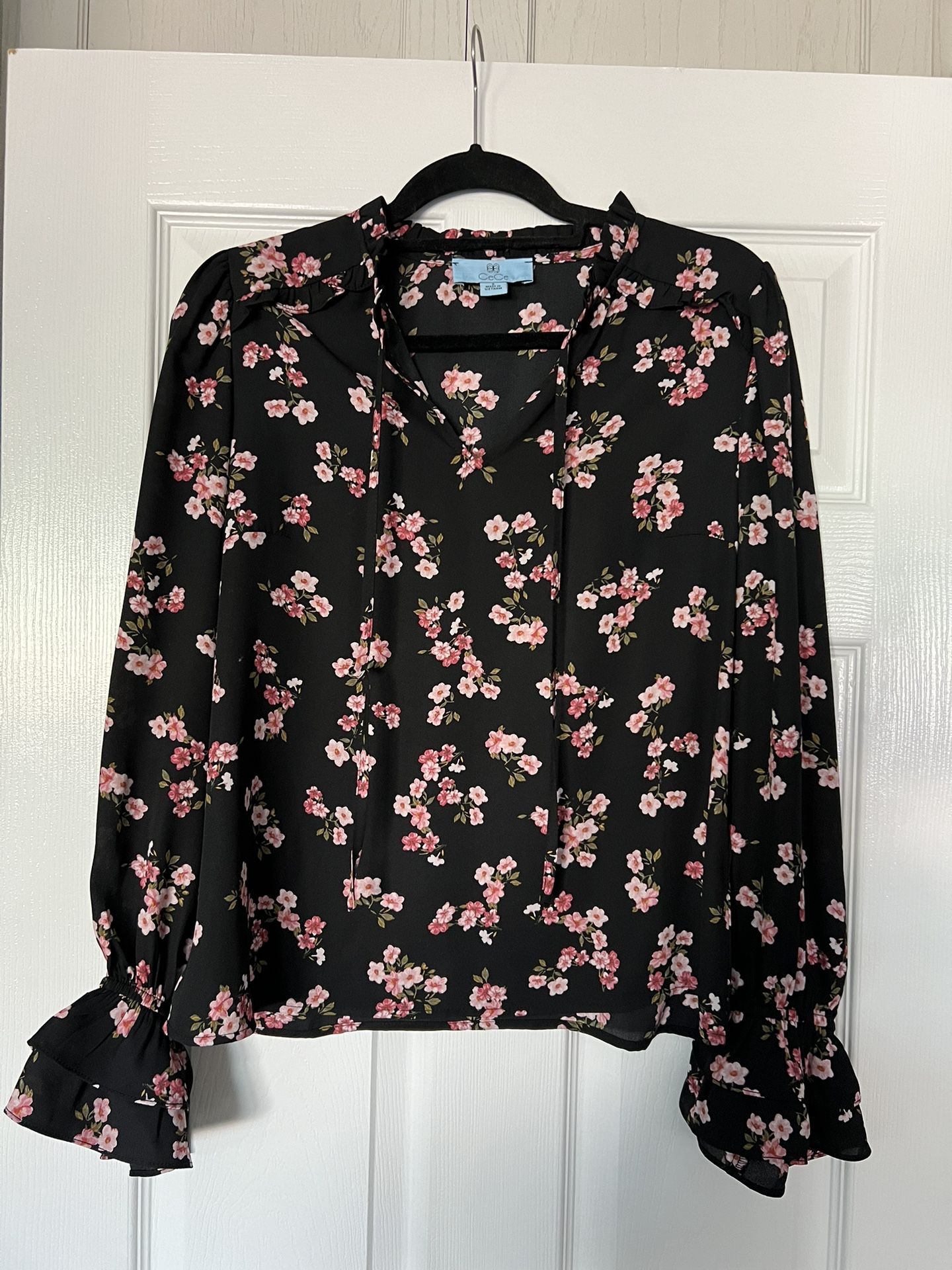 Blouse By Cece Size Small 