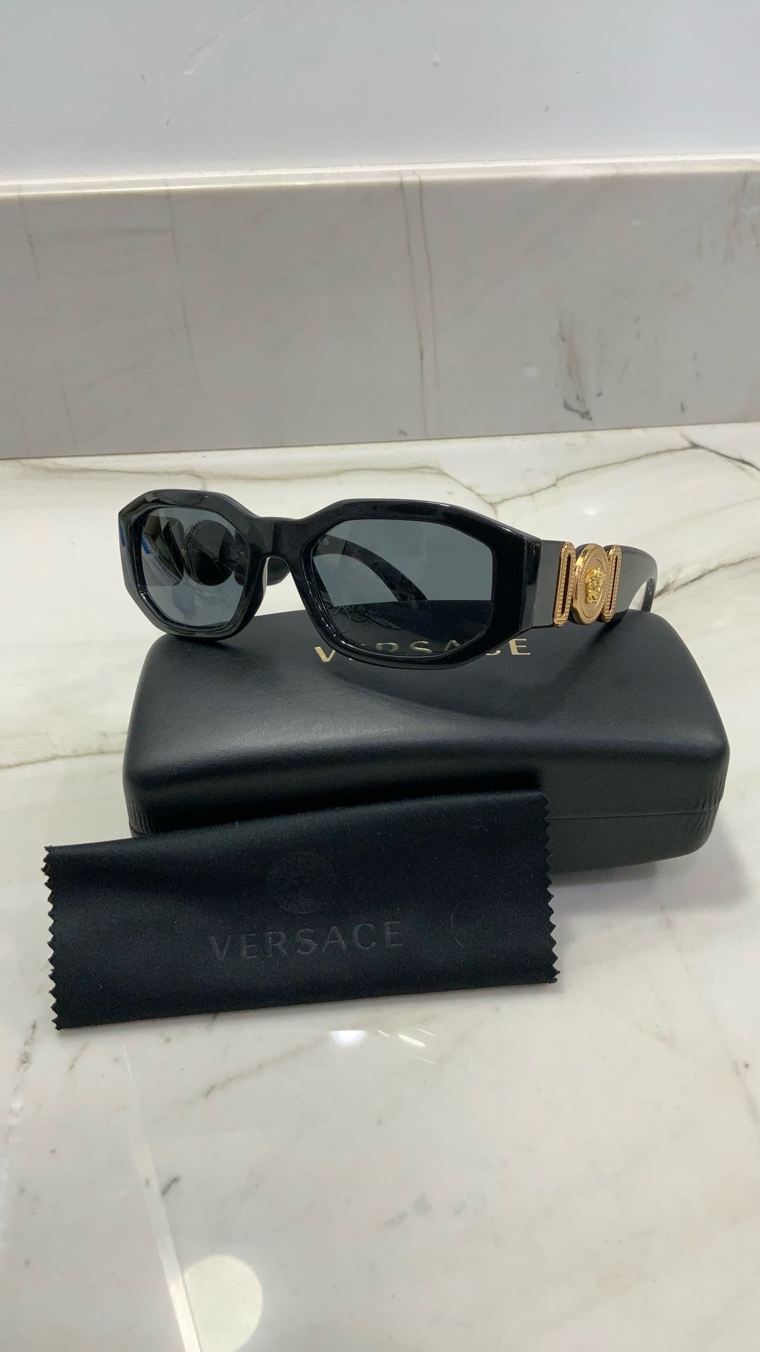 Genuine Versace Sunglasses “Medusa Biggie Sunglasses” Great Shape No Scratches!