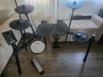 Full size roland electric drum kit with TD1 module