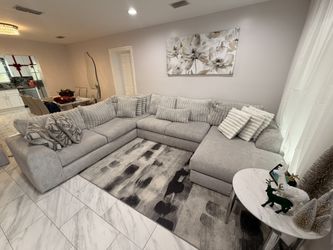 Moreau Street 3PC Sectional With Chaise Right