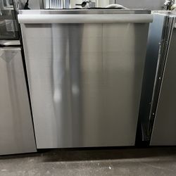 Miele Dishwasher In Stainless Steel 24” With Third Rack 
