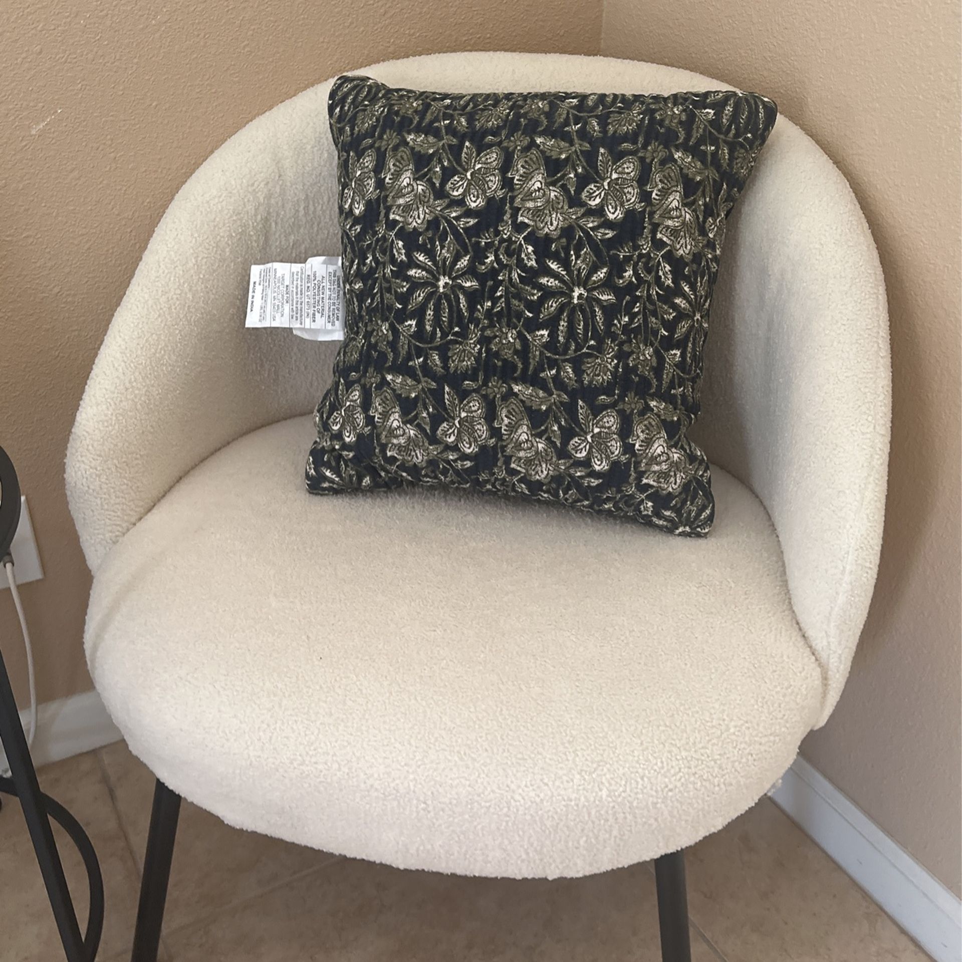 Sherpa Accent Chairs set for Sale in Berenda, CA OfferUp