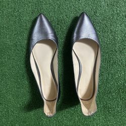 Nine West platinum leather pointed toe flats with studs size 8