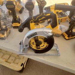 20V MAX Cordless
Brushless 6-1/2 in.
Sidewinder Style
Circular Saw (Tool Only 