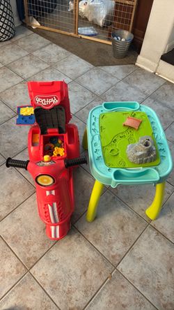Play-Doh Pizza Scooter Delivery and All-in-One Activity Center