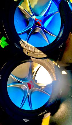 TRADE NEW KICKER CVRS TWO 12” FOR 3k mono block class D amp plz no junk