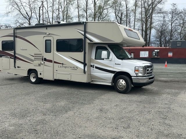 2017 Coachman Leprechaun 27’