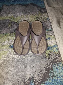 Brown unisex Crocs Thong Sandals 5M/7W