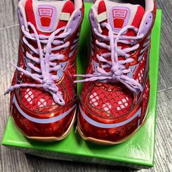 2 different pairs of bottegas 