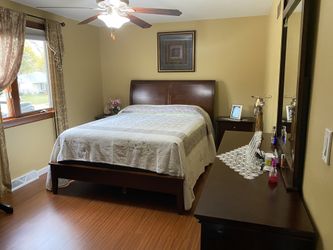 Cherry wood queen bedroom set