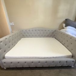 RH DEVYN TUFTED UPHOLSTERED FULL DAYBED W ORGANIC MATTRESS