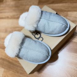 UGG Slippers Size 8 Women 