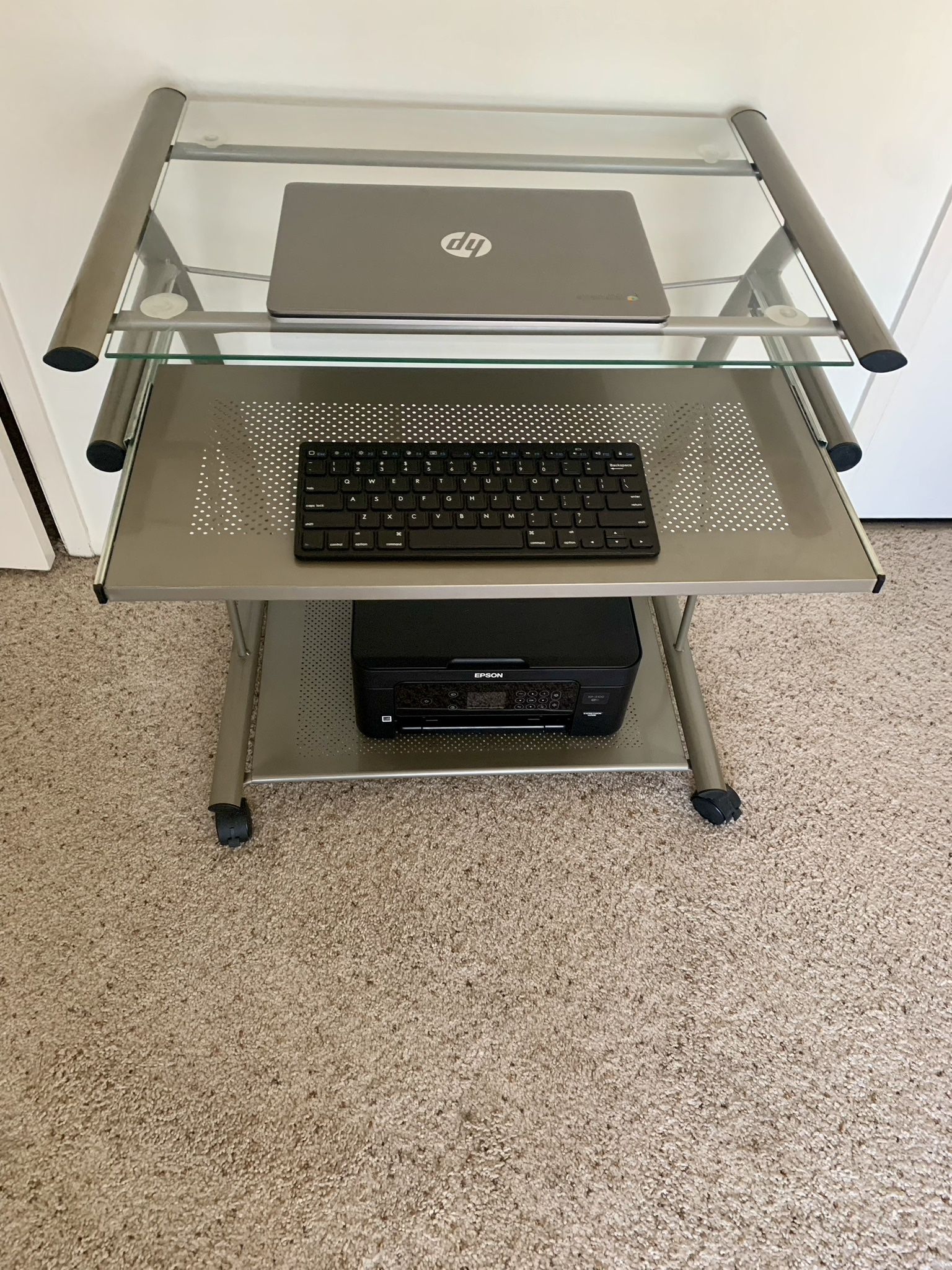 Rolling Desk With Pullout Shelf 