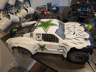 Axial yeti trophy truck